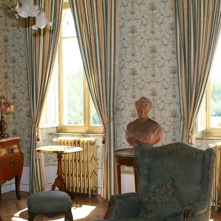 Chateau De Barsous סן-ברטרנד-דה-קומיז'