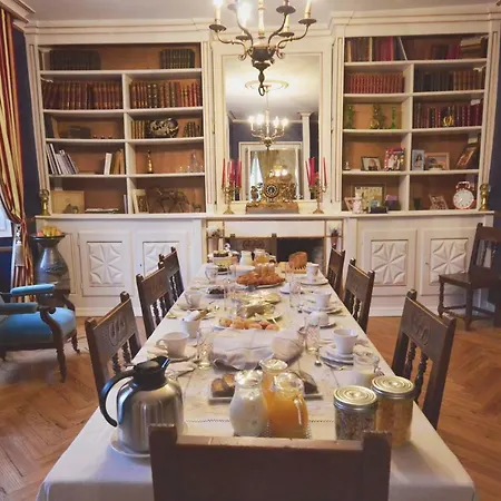 בית הארחה Chateau De Barsous סן-ברטרנד-דה-קומיז'