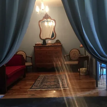 Chateau De Barsous בית הארחה *