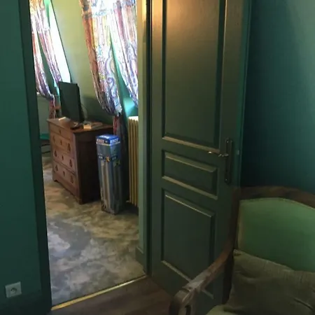 Chateau De Barsous Guest house *